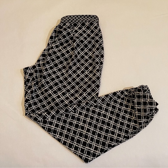 Topshop Black & White Pattern Print Joggers - Picture 13 of 13